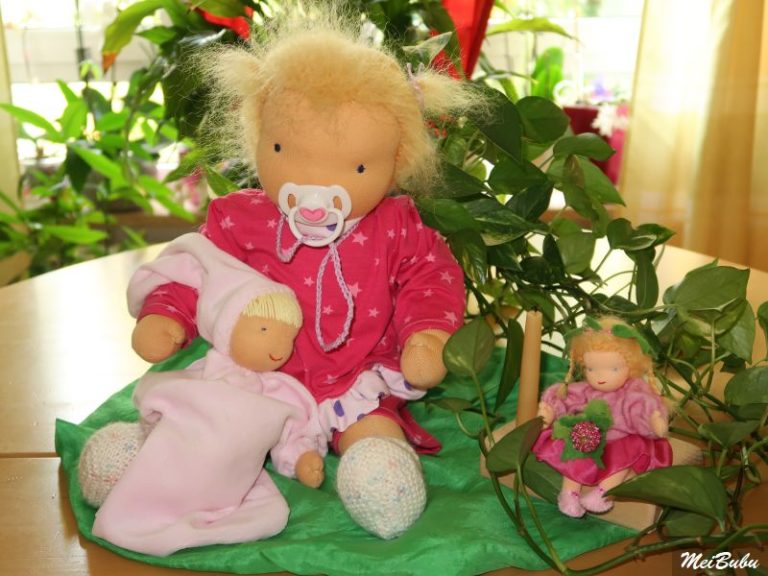 Gliederpuppe Mädchen mit Schlamperle und kleiner Puppe