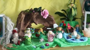 Jahreszeitentisch Sommer mit Blumenkinder